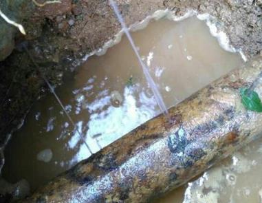 如东楼顶渗水维修公司分享下地暖漏水的原因及检测方法。